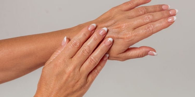 Unghie fragili in menopausa