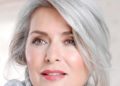 capelli grigi a 50 anni