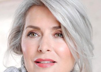 capelli grigi a 50 anni