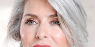 capelli grigi a 50 anni